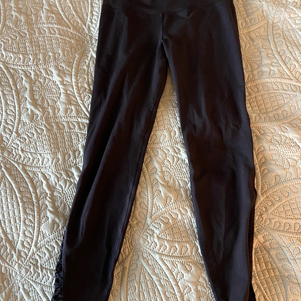 Old Navy Active Go-Dry Leggings 7/8 Length with Ruching Detail